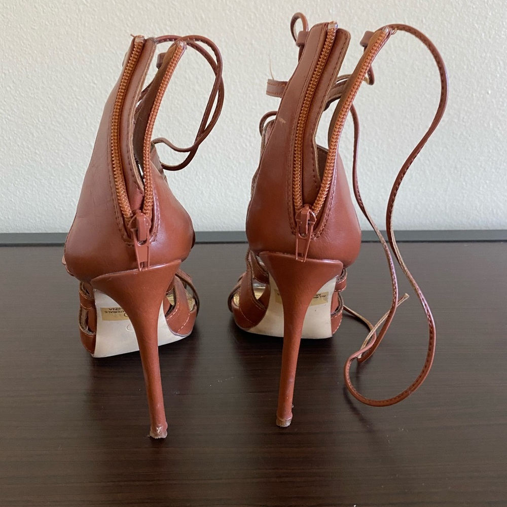 Heels - Picture 4 of 4